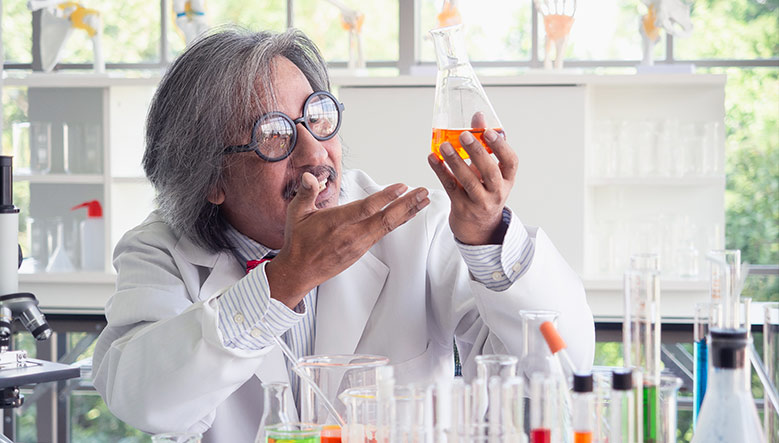 Hombre haciendo alquimia vapeo